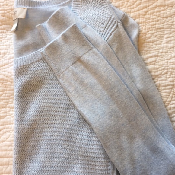 Baby blue sweater - Picture 1 of 2